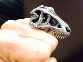 Кольцо в виде головы тиранозавра