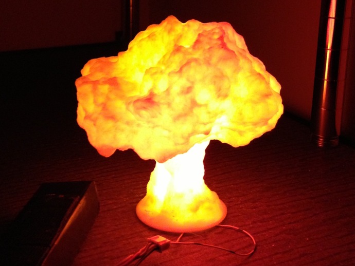 Лампа в виде ядерного взрыва