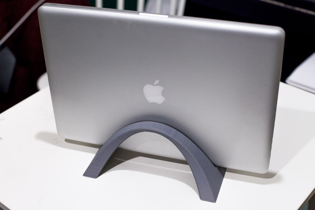 Элеганиная подставка в форме арке под MacBook 